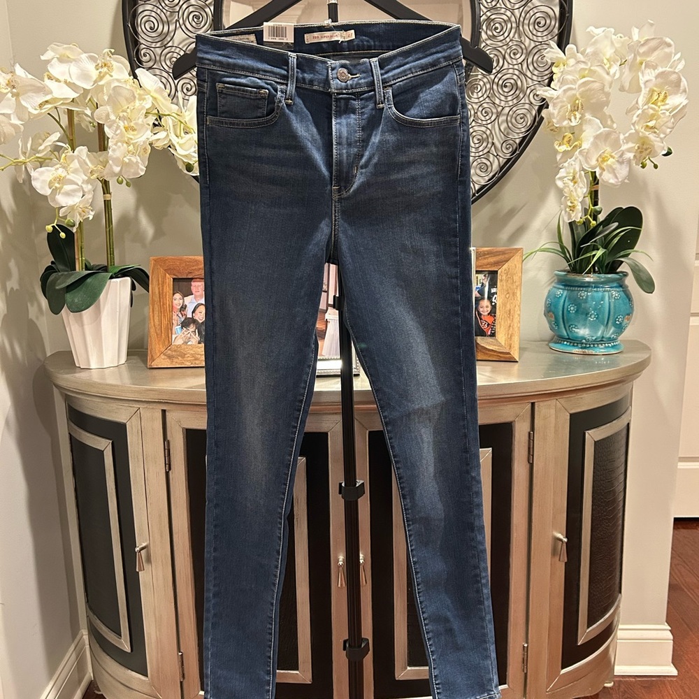 NWT Levi's Women's Dark Blue Skinny Jeans Size 27 (with the big E logo)